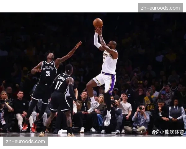 湖人进攻端五人得分上双 均衡火力展现团队篮球理念