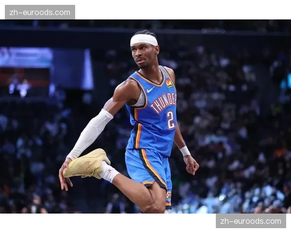 雷霆进攻体系层次分明 亚历山大突破分球配合霍姆格伦外弹战术